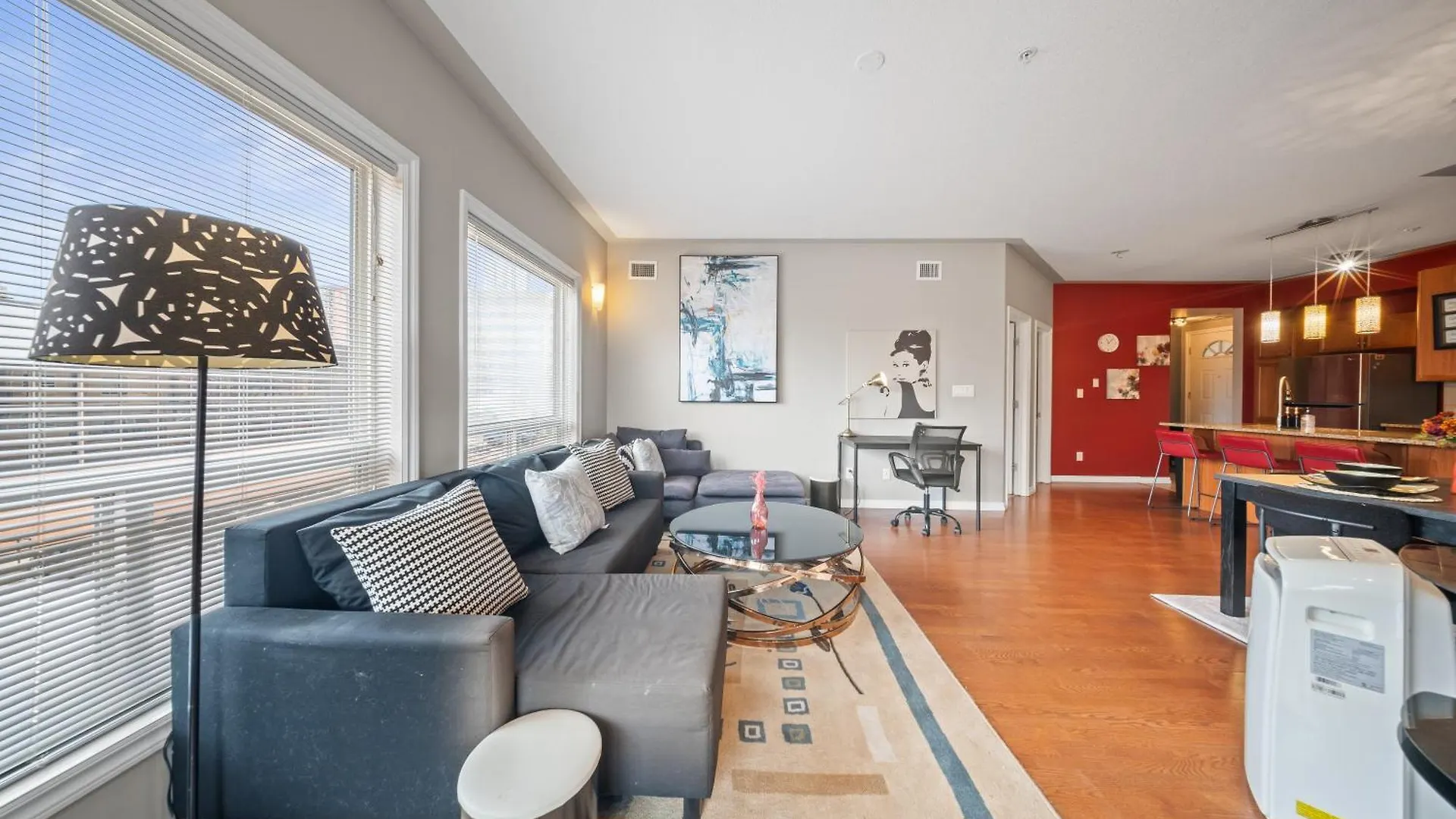 Apartment Ice District 2Bed Condo, Rogers Place Edmonton Canada