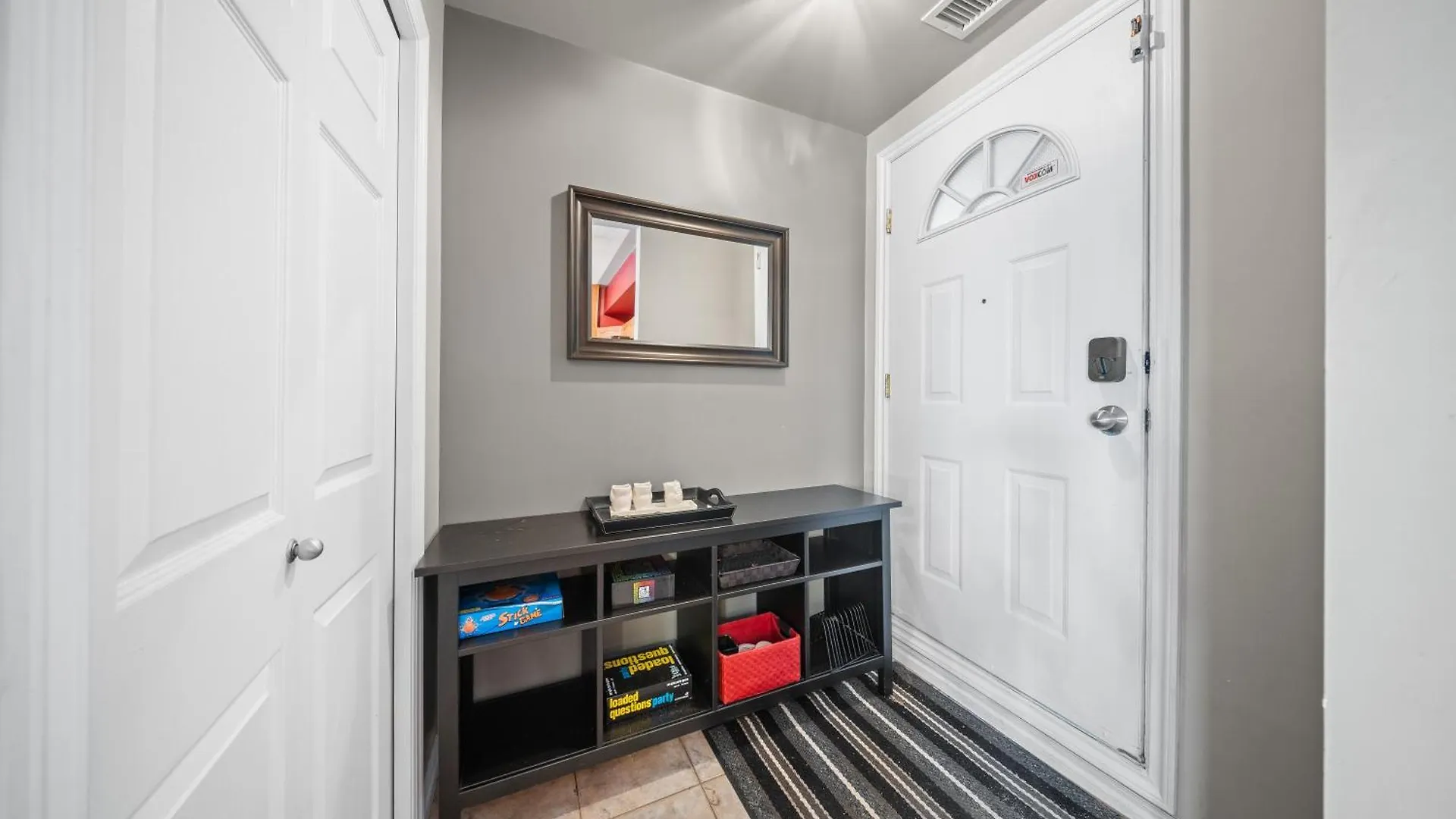 Apartment Ice District 2Bed Condo, Rogers Place Edmonton Canada