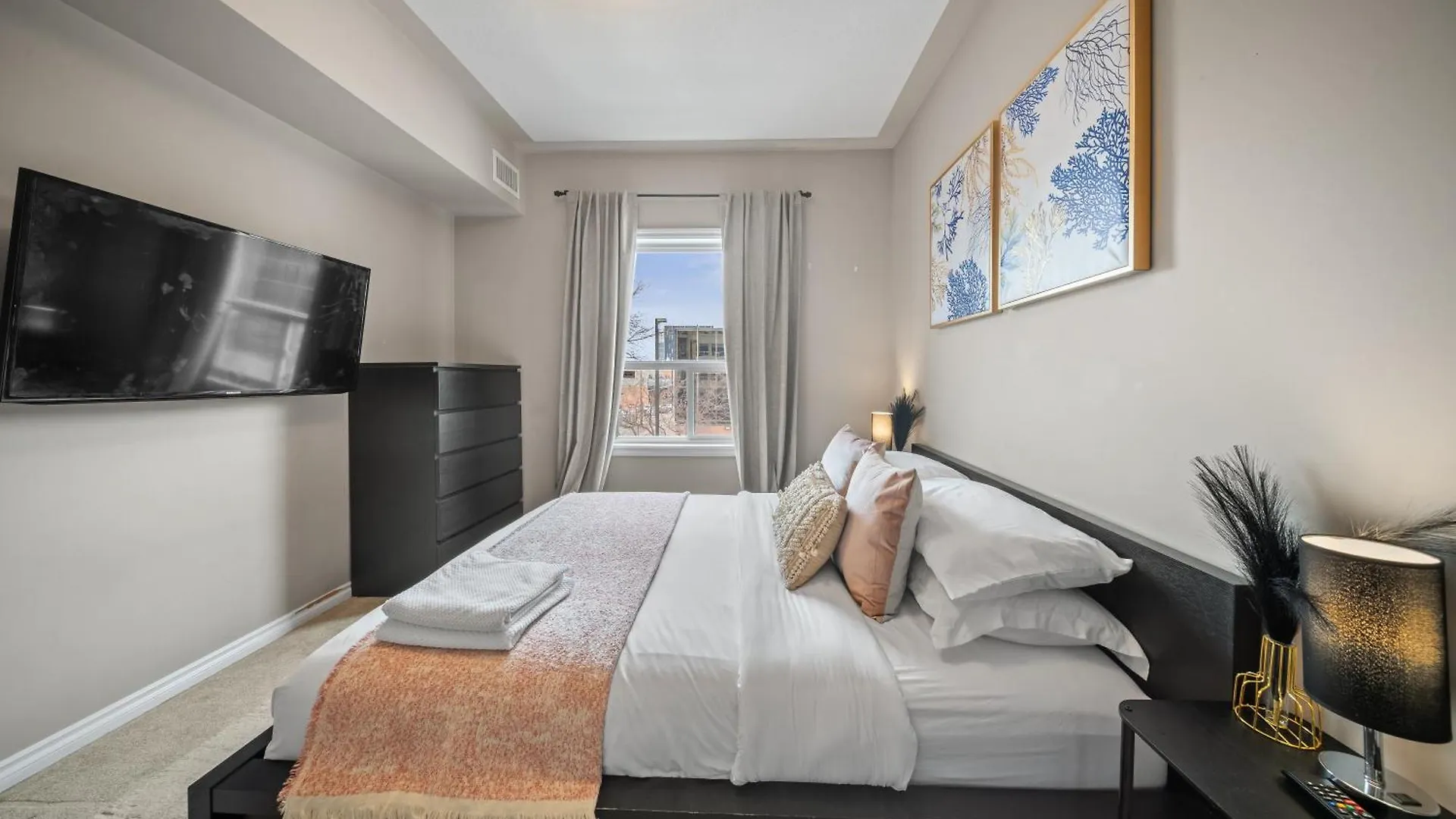 Apartment Ice District 2Bed Condo, Rogers Place Edmonton