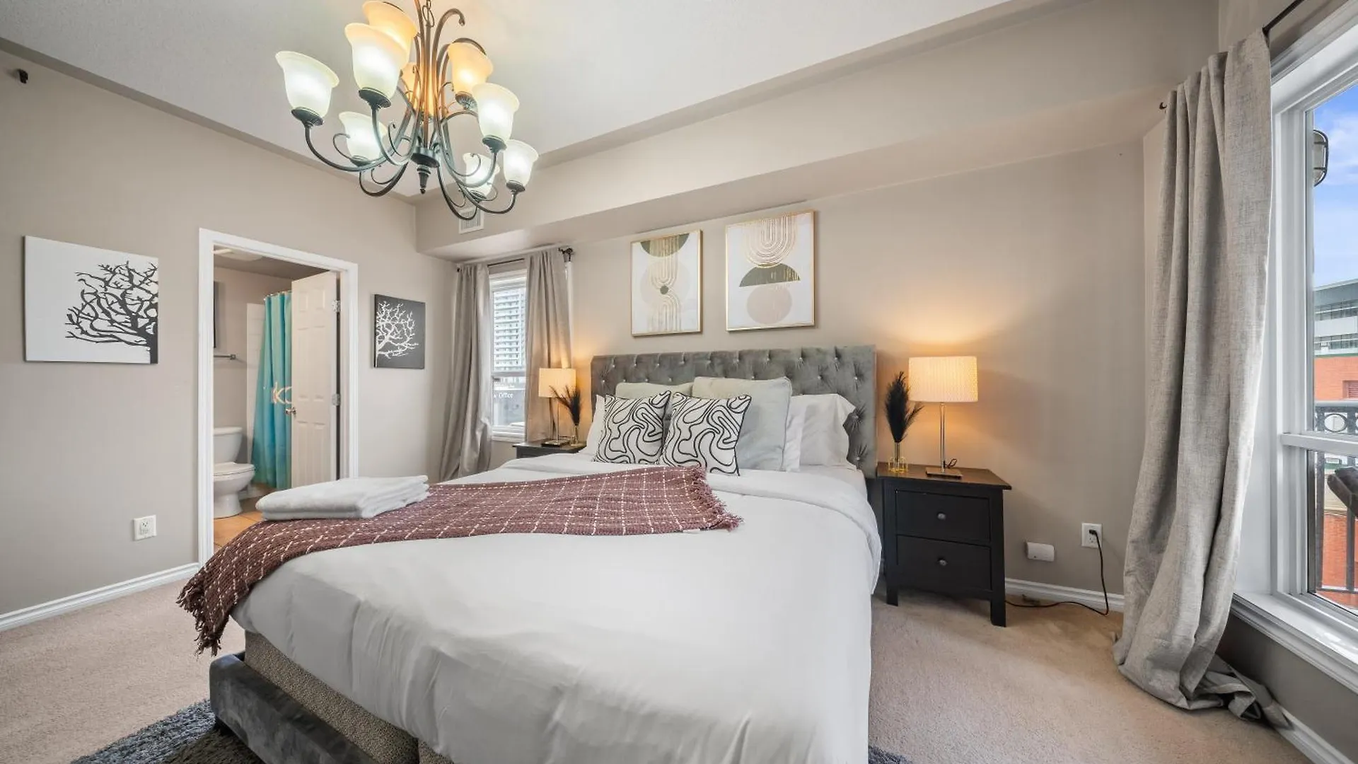 Apartment Ice District 2Bed Condo, Rogers Place Edmonton