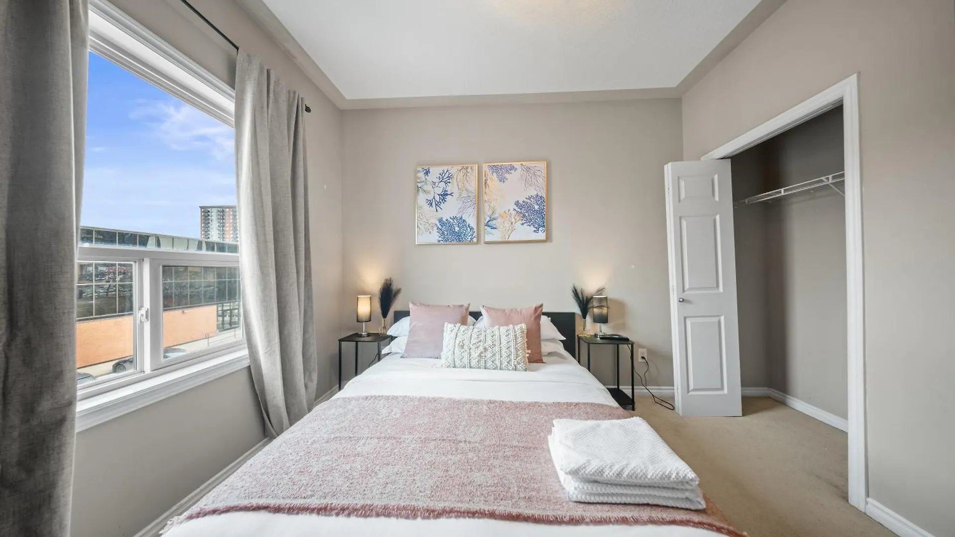 Ice District 2Bed Condo, Rogers Place Edmonton 0*,